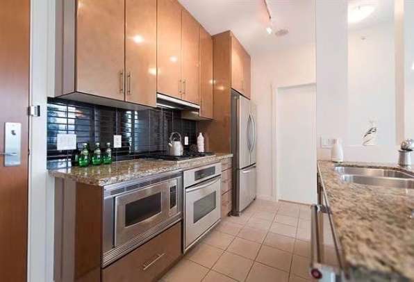 $4250 Downtown 2+1B2B
