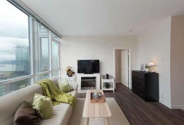 $4250 Downtown 2+1B2B