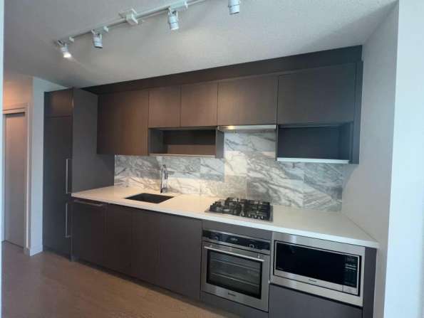 现代公寓(Surrey Central)出租