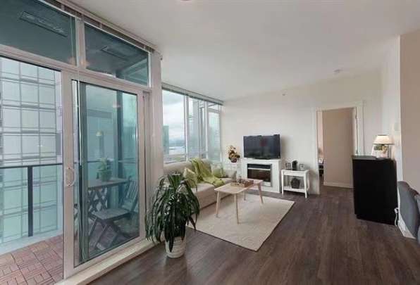 $4250 Downtown 2+1B2B