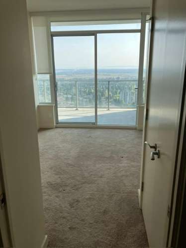 Master room in Metrotown