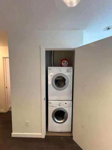 带家具5年新高层一室一厅拎包住