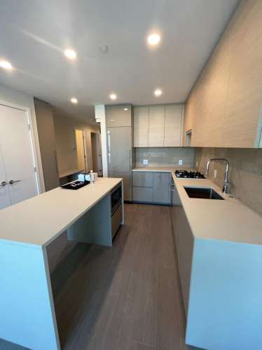 全新高层2b2b本拿比Brentwood