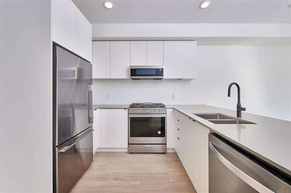 新condo，价格非常优惠欢迎联系！