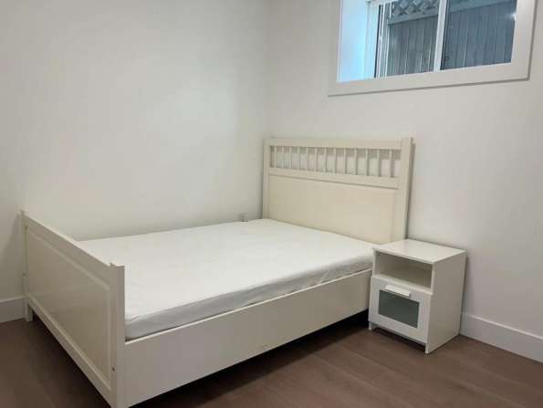 温西两房半地下 带家具