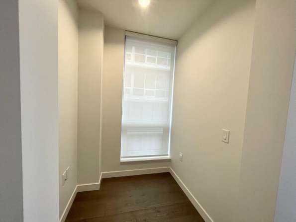 温西37街Cambie Street三房1Den