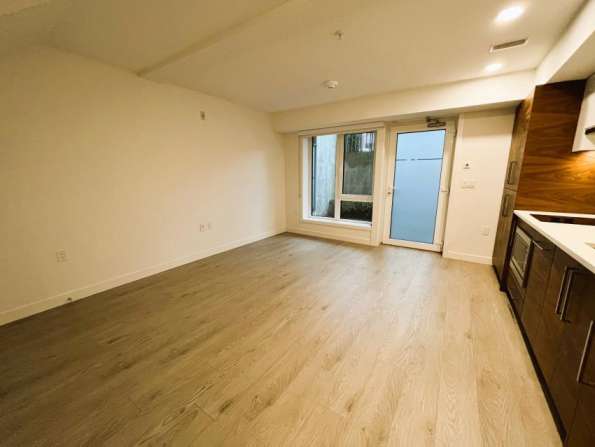 Queensbury 社区全新 1 床 1