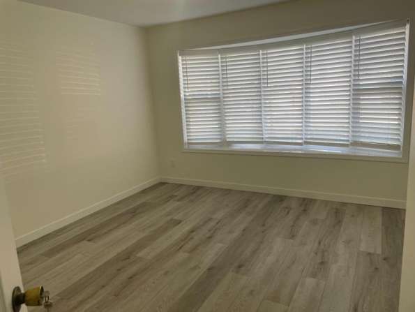 Burnaby Edmond 1房间，1洗手间