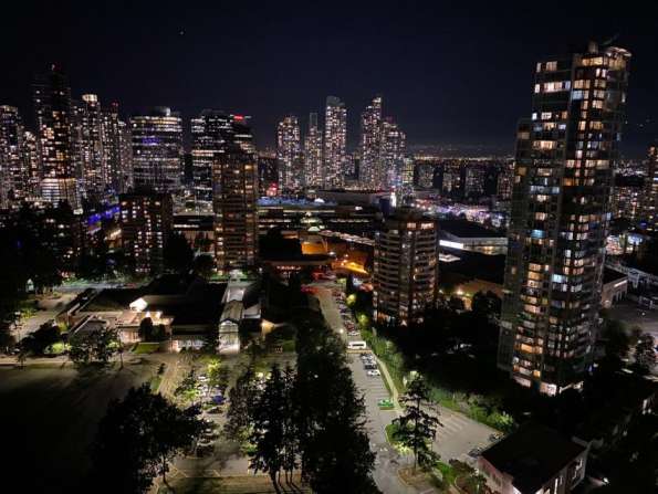 Metrotown高层2房2卫一厅出租