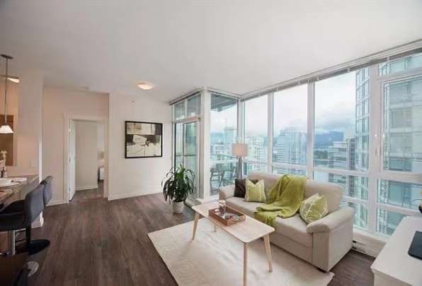 $4250 Downtown 2+1B2B