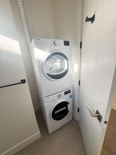 新建奢华独立屋一楼独立一室一厅出租