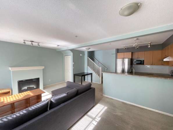 Burnaby edmonds两室两卫townhouse即日起长租