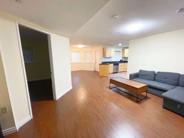 北本拿比靠近SFU獨立屋basement