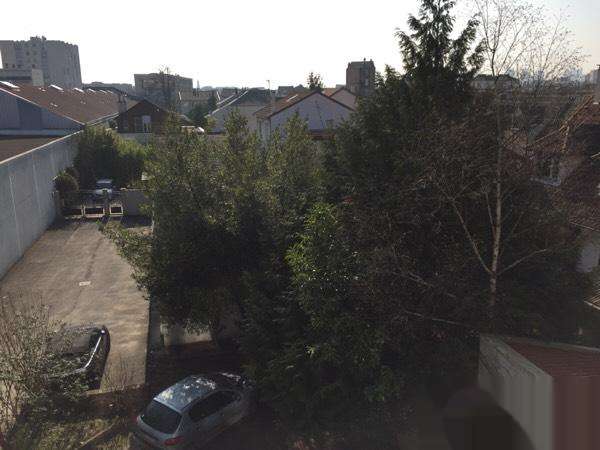 房屋合租 位置：小火车每10分钟一班车 都是