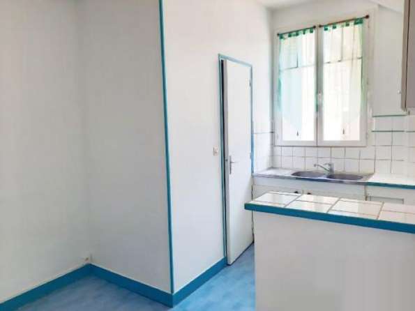 此房源位于别墅区，是93区Aulnay-sous-bois最好最安全的区域。离市