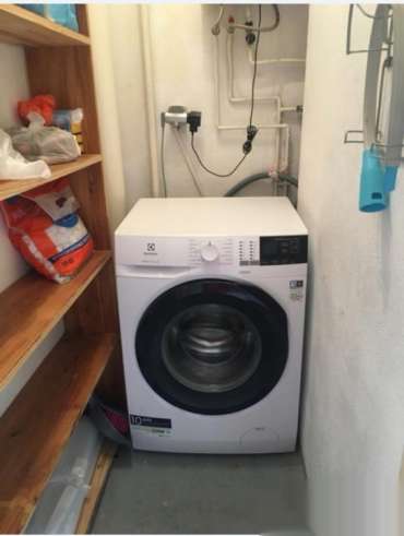 8号线Créteil-Préfecture地铁口有大房间带阳台分租，家具家电齐全