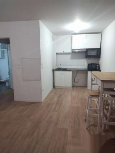 94 THIAIS T9 IMMEUBLE RECENT A LOUER STUDIO 35 M² PARKING 810 €
