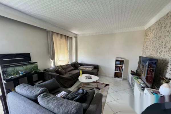 78省houilles 近RER A线 70平两室一厅1450欧