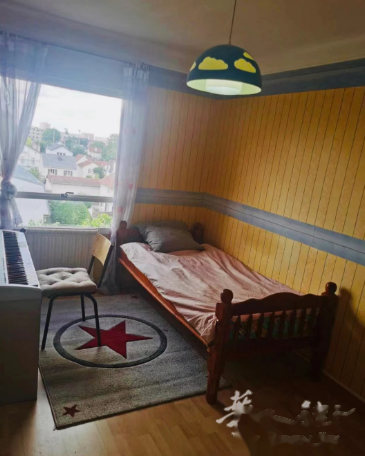 78省houilles 近RER A线 70平两室一厅1450欧