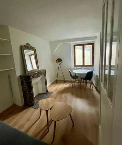 巴黎1区21平studio，地址6 rue Bailleul，卢浮宫对面，地铁1