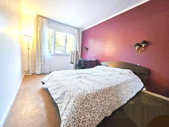 92省富人区sceaux73平2室2厅带车库即日起租  【位置】Avenue J