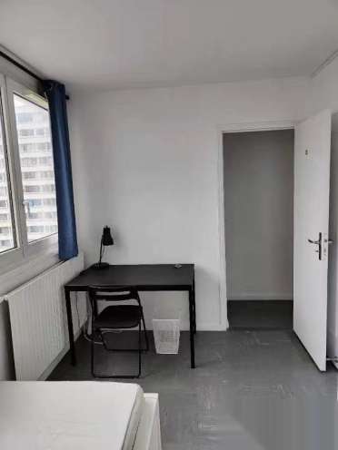 700全包 13区7号线porte d\'Ivry站100米2室女生合租