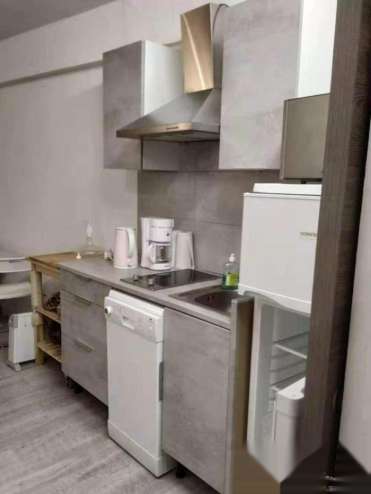 出租！ 92 富人区Neuilly sur seine一室一厅出租RDC ，Ru