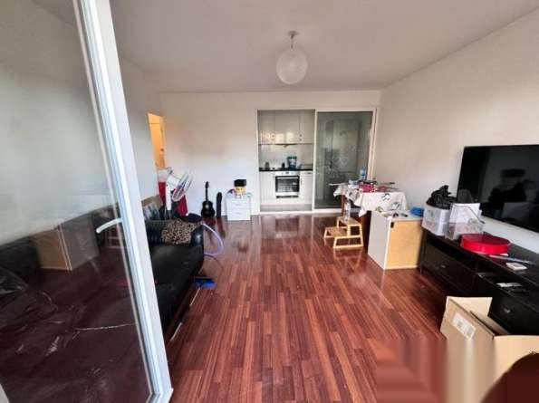 93区 romainville 二房一厅 出租  有意请电 0628383768