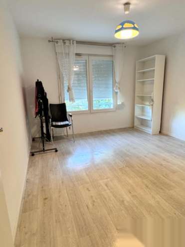 93区 romainville 二房一厅 出租  有意请电 0628383768