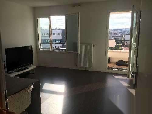 Ivry 两室一厅56坪带家具整租，长租。地址137 av de Verdun 94200 ivry sur Marne。离交通T9 la briqueterie站，30米。离7号黄线Pierre m