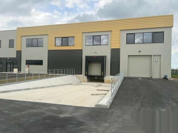 仓库出租 有一全新仓库出租，座落在1  rue des lavandières