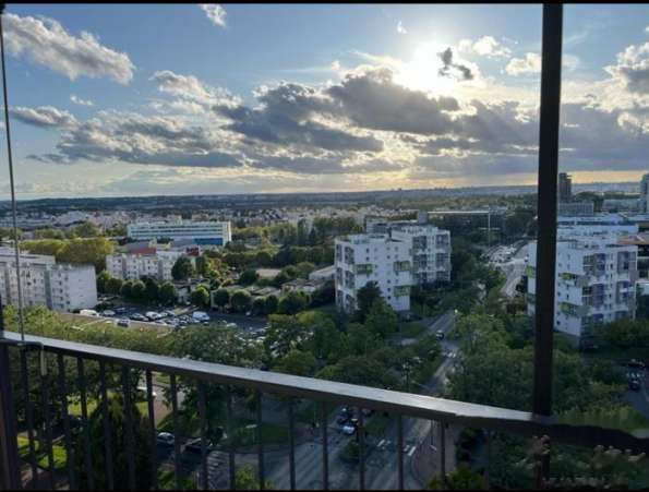 94区Creteil，两房一厅出租 ，近Creteil Soleil购物中心，M
