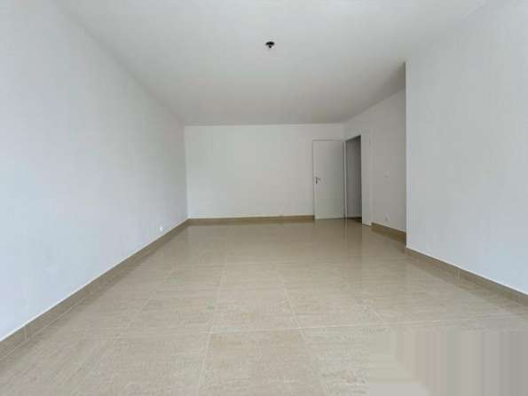 93210 La Plaine Saint Denis 三室一厅带大阳台出租