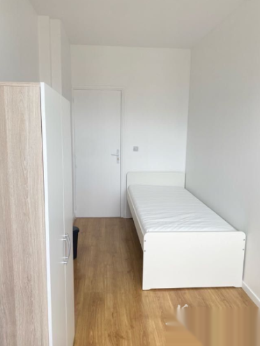92省la defense 10平单间分租女生