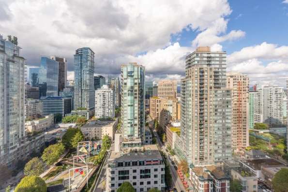 Yaletown新装修1卧+书房带车位