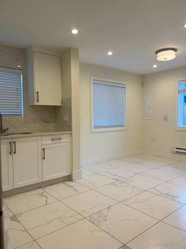 新小2 房后巷屋（Nanaimo & Park