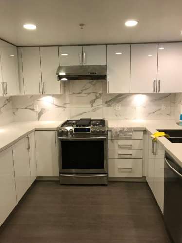 列治文 Lansdowne地铁站 2B2B自住公寓