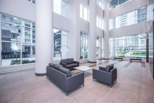Metrotown 5年新高层公寓，高层2房2卫